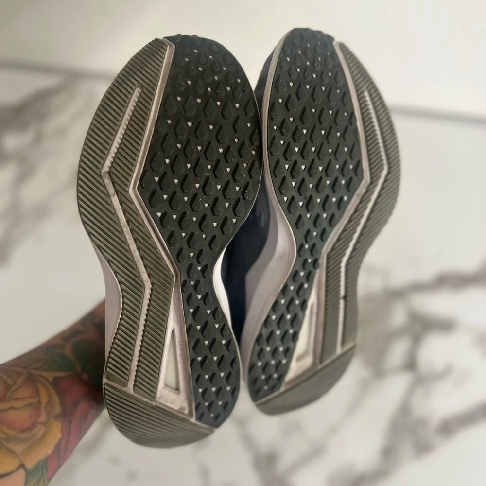 Women’s Nike running sneakers Nike Air Zoom women’s size 8 in cool gray